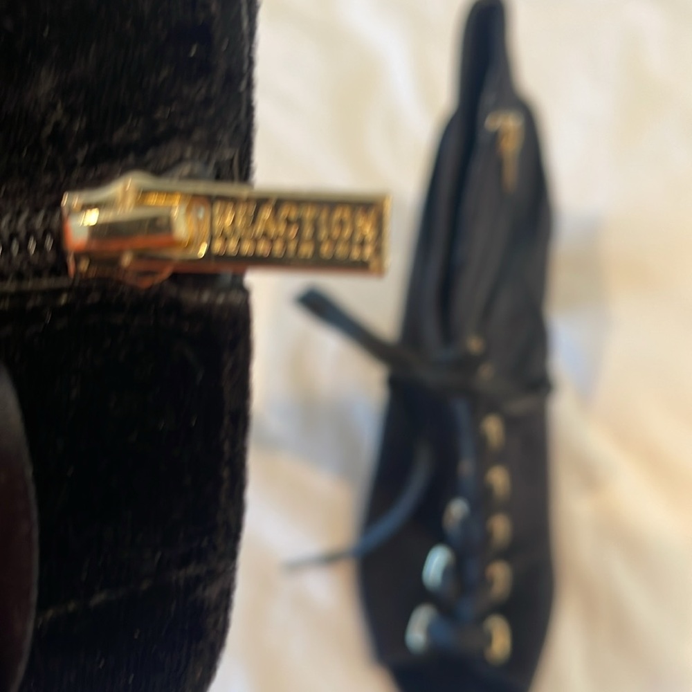 Kenneth Cole Reaction | Lania Velvet Ankle Boots Peep Toe Lace Up Zip Sz 11 - Picture 10 of 11